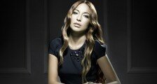 Nil Özalp feat Serdar Ortaç Kal Aklımda Dinle Şarkı Sözleri