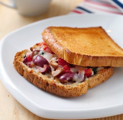 kekikli-zeytinli-diyet-tost-tarifi