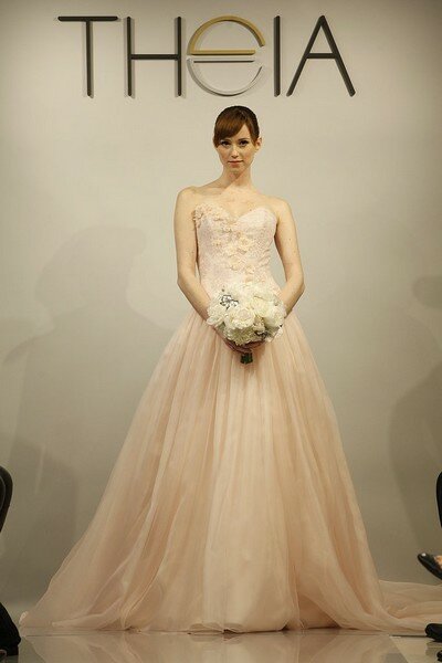 2025-ilkbahar-yaz-gelinlik-modelleri-11